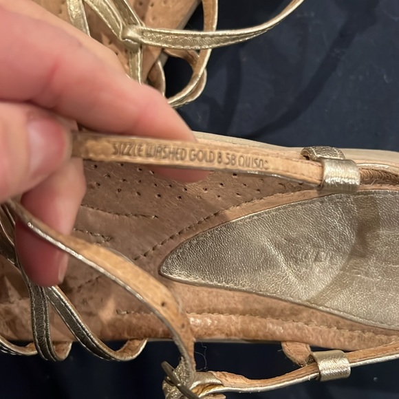 Earth Kalso 8.5 Sizzle Washed Gold Used Priced to sell no offers - Picture 3 of 5